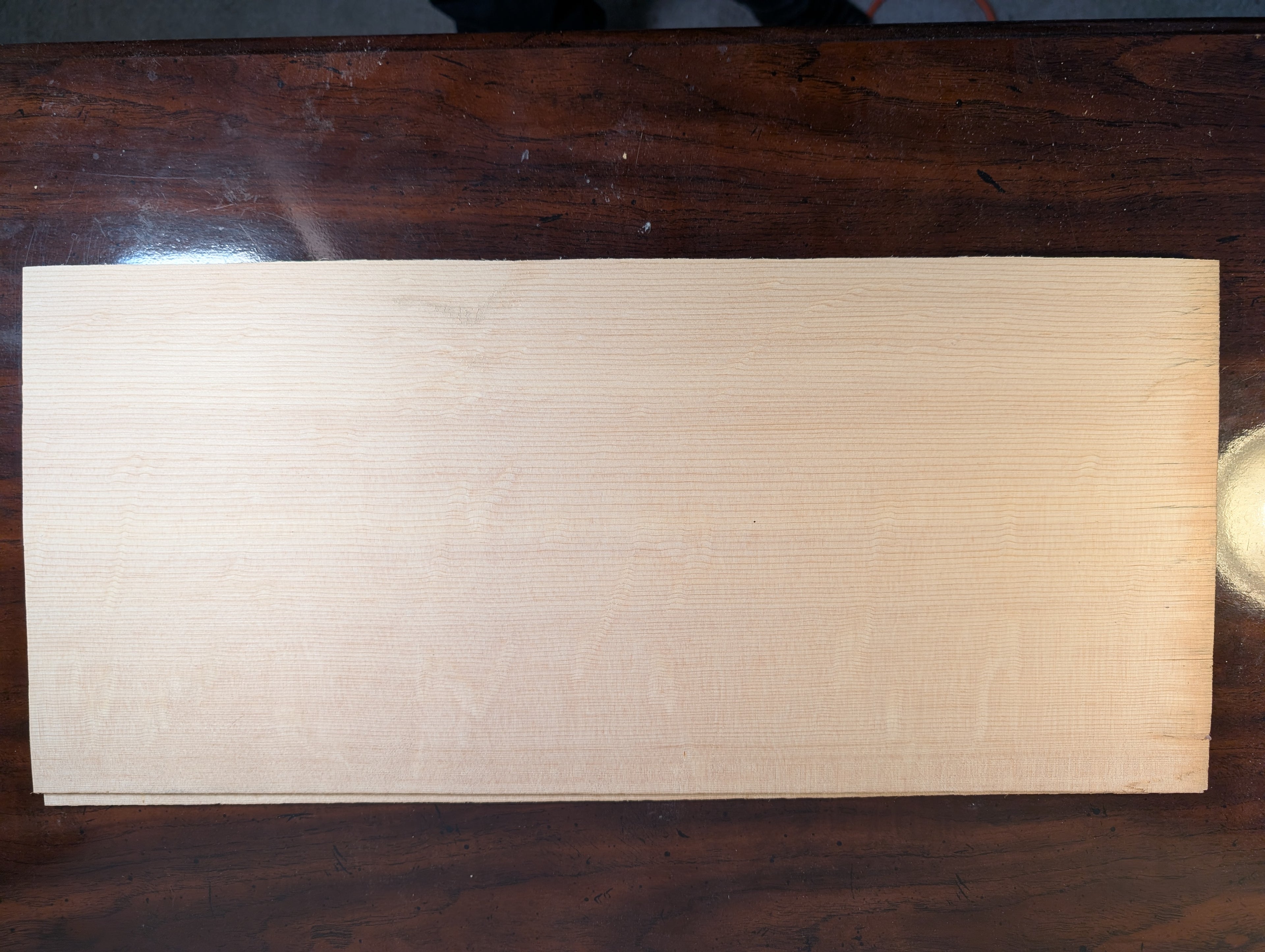 Bearclaw Sitka "Vancouver  Flame" soundboard - Dreadnought SSVFMG2604011