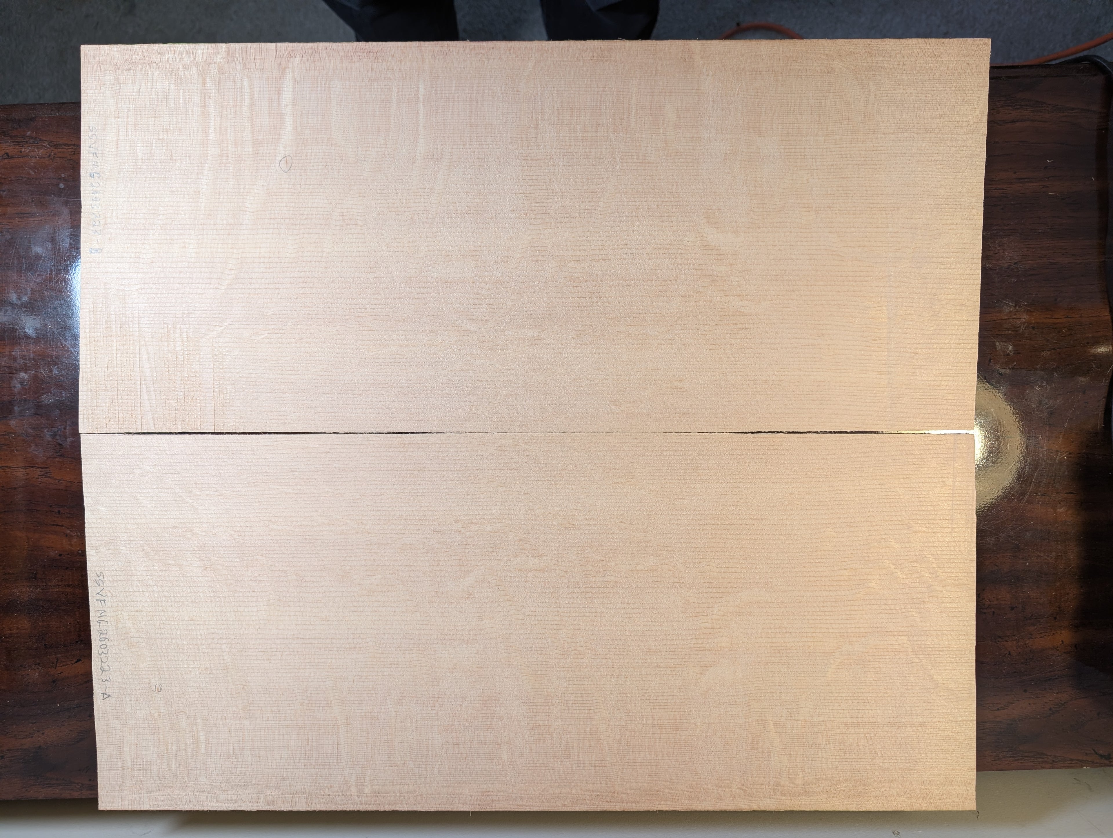 Bearclaw Sitka "Vancouver  Flame" soundboard - Dreadnought SSVFMG2603223